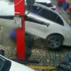 İstanbul'da feci ölüm: Tamir için kaldırılan aracın altında kaldı!
