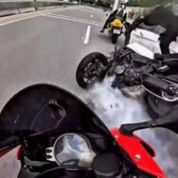 Kocaeli'de korkutan kaza kask kamerasında! 3 motosikletli yola savruldu