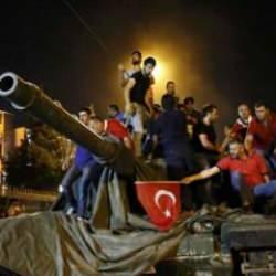 Darbe girişimine en sert tepki o liderden! "Türk halkı için kan dökmeye hazırız"