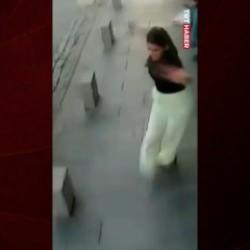Herkes kaçarken o bebeğine koştu! Balıkesir'deki deprem anı kamerada