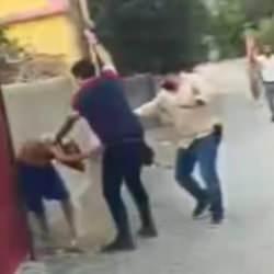 Hapis cezasıyla aranan şahsı yakalayan polislere taşlı saldırı