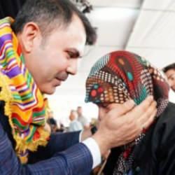Bakan Kurum'dan anlamlı ziyaret! "İsterse hasırın üstünde olsun, Allah sizden razı olsun"