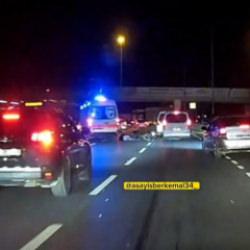 Motosikletten fırlayan kişi ambulansın altında kaldı! Tüm sürücüler seferber oldu