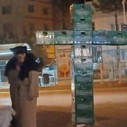 Bira kasalarıyla haç işareti yapıp sokak sokak gezdiler! 3 kişi gözaltına alındı