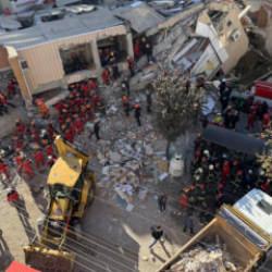 Gebze'de enkaz altında kalanların isimleri belli oldu: Binada sadece bir aile varmış!