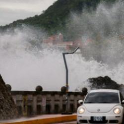 Tayvan'da Fung-wong Süper Tayfunu alarmı! 