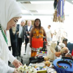 Emine Erdoğan'dan Güney Afrika'da Yunus Emre Enstitüsüne ziyaret