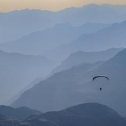 Hakkari semaları yamaç paraşütüyle renkleniyor