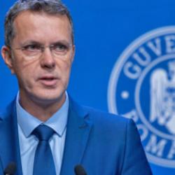 Romanya Savunma Bakanı istifa etti: "Yıllar önce yaptığım bir hata..."