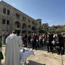 Esed zulmünden kaçan Hristiyanlar, 14 yıl sonra İdlib'de ayin yaptı