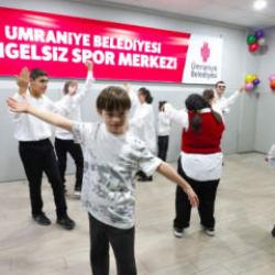 &Uuml;mraniye'de engelsiz g&uuml;n: &Ouml;zel g&ouml;steriler ve at&ouml;lyeler b&uuml;y&uuml;k ilgi g&ouml;rd&uuml;!