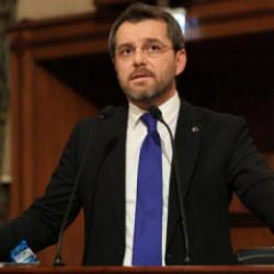 Murat T&uuml;rkyılmaz'dan fahiş zam eleştirisi! İSPARK otopark&ccedil;ılık değil, değnek&ccedil;ilik yapıyor