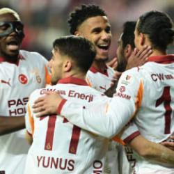 Aslan Antalyaspor'a patladı! 5 gollü maçta yıldızlar sahneye çıktı