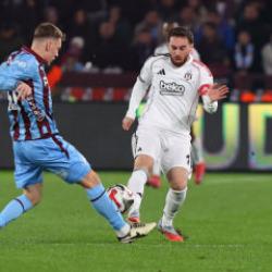 Devlerin düellosu nefes kesti! 10 kişilik Kartal skoru koruyamadı