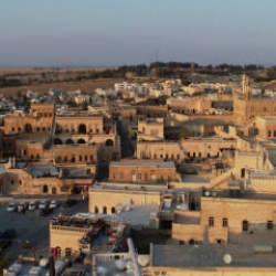 Medeniyetler şehri Mardin! Doğal &ccedil;ekim platosuna d&ouml;n&uuml;şt&uuml;