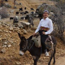 S&ouml;ylediği manilerle dikkat &ccedil;eken Yusuf: "Ne &ouml;recen elin vilayetini sarayını"