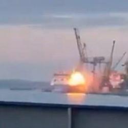 T&uuml;rk gemisinin Ukrayna limanında vurulma anı kameralara yansıdı