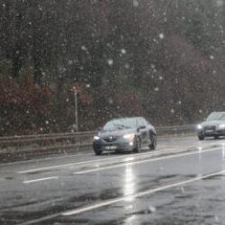 Bolu Dağı&rsquo;na mevsimin ilk karı d&uuml;şt&uuml;: Ekipler teyakkuzda