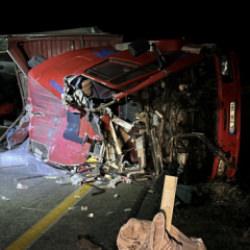 &Ccedil;orum'da feci kaza! Yol kenarına devrildi