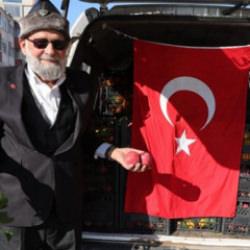 'Elmacı Dede' karlı dağları aştı! 38 saatlik yolculukla Hakkari'ye ulaştı