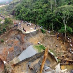 Endonezya'da facia! Can kaybı 1053&rsquo;e &ccedil;ıktı! 