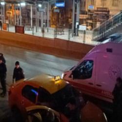 Polis memuru tartıştığı genci taksinin i&ccedil;inde başından vurdu