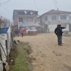 Tartıştığı arkadaşını evinin &ouml;n&uuml;nde vurdu