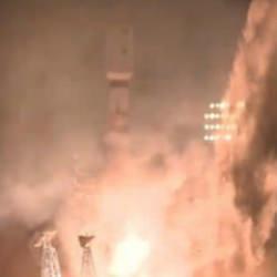 Rusya, İran&rsquo;a ait 3 uydu taşıyan Soyuz-2 roketini y&ouml;r&uuml;ngeye fırlattı