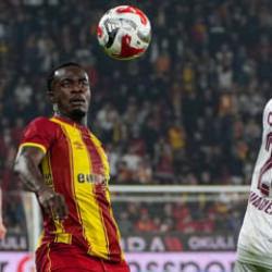 S&uuml;per Lig'e bedava gelmişti! Galatasaray'ın talip olduğu Dennis i&ccedil;in y&uuml;ksekten u&ccedil;tular