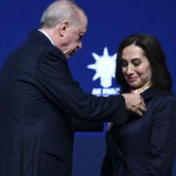 AK Parti'ye katılması CHP'lileri kızdırdı! &Ouml;zlem G&uuml;rzel'den iddialara sert cevap!