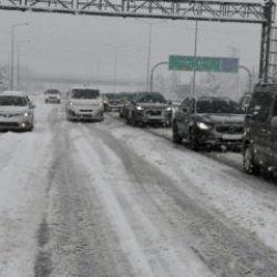 Bolu'da g&uuml;nlerdir yağıyor! Metrekareye 84,4 milimetre kar d&uuml;şt&uuml;