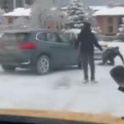 Bursa'da korku dolu anlar: Kayan ara&ccedil; vatandaşların arasına daldı