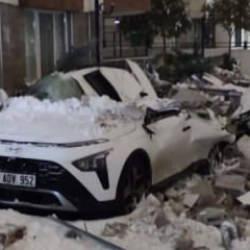 Şanlıurfa'da kar yağışı nedeniyle &ccedil;&ouml;ken &ccedil;atılar 67 araca hasar verdi