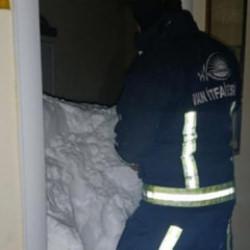 Son Dakika.... Van'da bir mahalleye &ccedil;ığ d&uuml;şt&uuml;: 22 ev boşaltıldı!