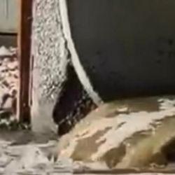 İSKİ'nin arıtma tesisinden bırakılan suyla denizin rengi değişti