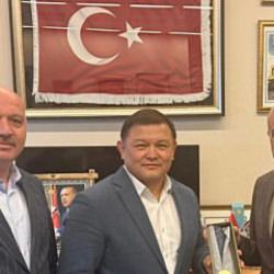 T&uuml;rk d&uuml;nyasında kardeşlik k&ouml;pr&uuml;s&uuml;: Cumabekov'dan Yal&ccedil;ın Top&ccedil;u'ya anlamlı ziyaret