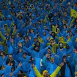 Fenerbah&ccedil;e'nin dağıttığı yağmurlukların parasını kim &ouml;dedi?