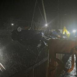 Otomobil &ccedil;aya u&ccedil;tu: Baba ve oğlu &ouml;ld&uuml;