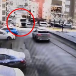 Batman'da freni boşalan tanker ortalığı birbirine kattı: 8 ara&ccedil; hasar g&ouml;rd&uuml;