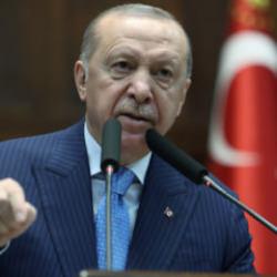 Cumhurbaşkanı Erdoğan'dan bayrağımıza saldıranlara sert tepki: Hainlerden hesap soracağız!