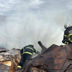 K&uuml;tahya'da mobil atık deposunda yangın