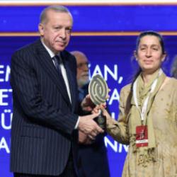 Yaptığı işle Cumhurbaşkanı Erdoğan'dan "Yaşayan İnsan Hazinesi" &ouml;d&uuml;l&uuml;n&uuml; aldı