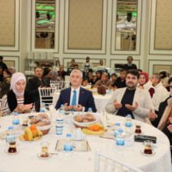 Başkan Tahmazoğlu K&acirc;be kokulu gen&ccedil;lerle buluştu