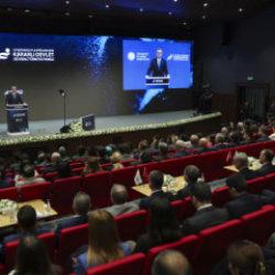 Burhanettin Duran 'ter&ouml;rden daha zararlı' diyerek uyardı: Bağımlılığa karşı koruyucu dil