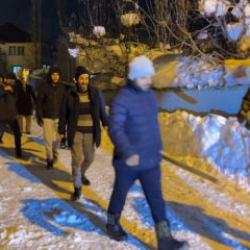 Camide korku dolu anlar: İmam anons etti k&ouml;yl&uuml; yardıma koştu