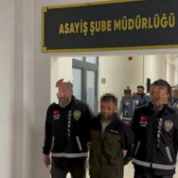 'Eşimi arıyordu' diyerek kuryeyi sokak ortasında &ouml;ld&uuml;rd&uuml;! Paranın &uuml;st&uuml;nde &ccedil;irkin not