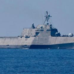 B&ouml;lgede sıcak saatler! İran gerilimi s&uuml;rerken ABD askeri gemisi rotasını değiştirdi