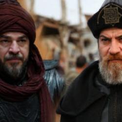 B&uuml;y&uuml;k s&uuml;rpriz: Diriliş Ertuğrul'un dev ismi Gecenin K&ouml;pr&uuml;s&uuml;'yle d&ouml;n&uuml;yor!