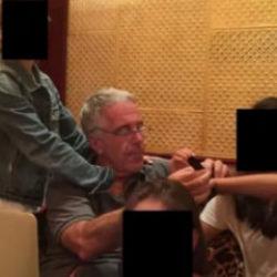 Epstein&rsquo;in istismar adasından t&uuml;yler &uuml;rpertici kareler: Detaylar mide bulandırdı