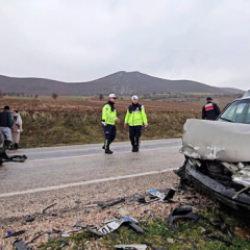 Tokat&rsquo;ta feci kaza! İki otomobil kafa kafaya &ccedil;arpıştı: 1&rsquo;i ağır 7 yaralı